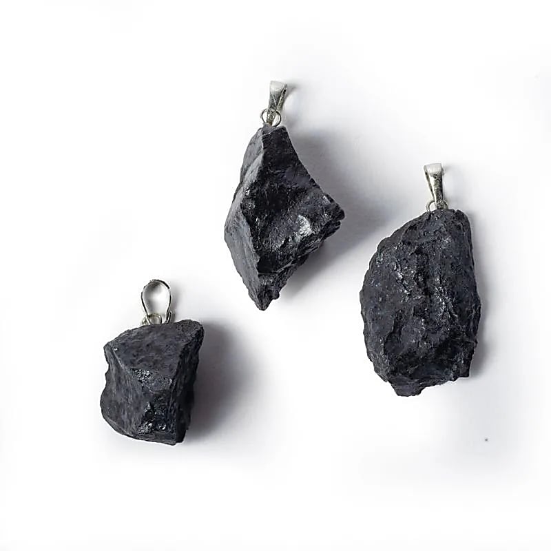 Obesek Šungite neobdelan